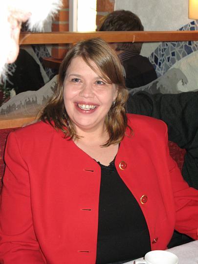 62.Virve_pukin_kasittelyssa.jpg